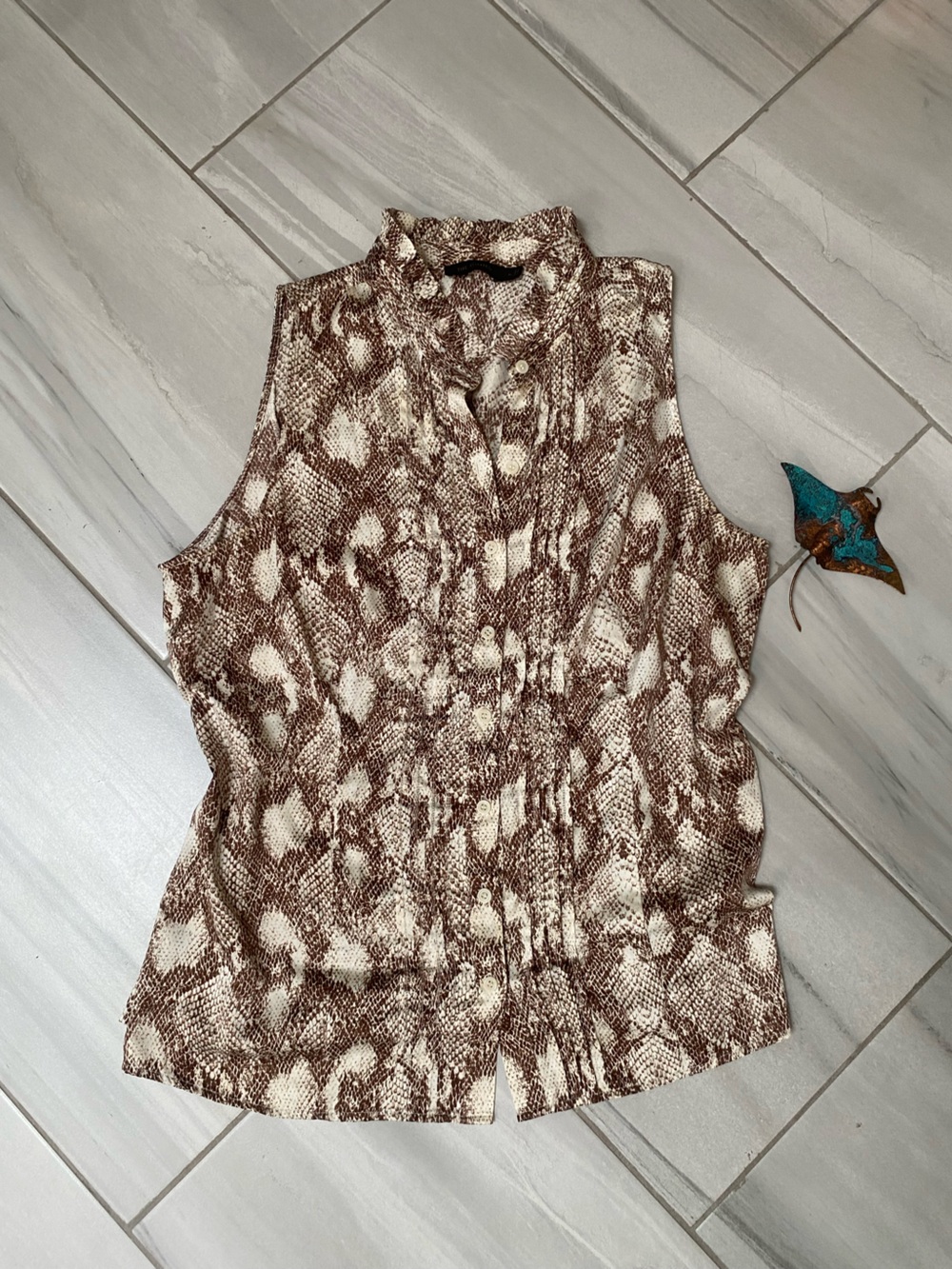 The Limited Brown/Cream Snake-Print Sleeveless Blouse 🐍🤎